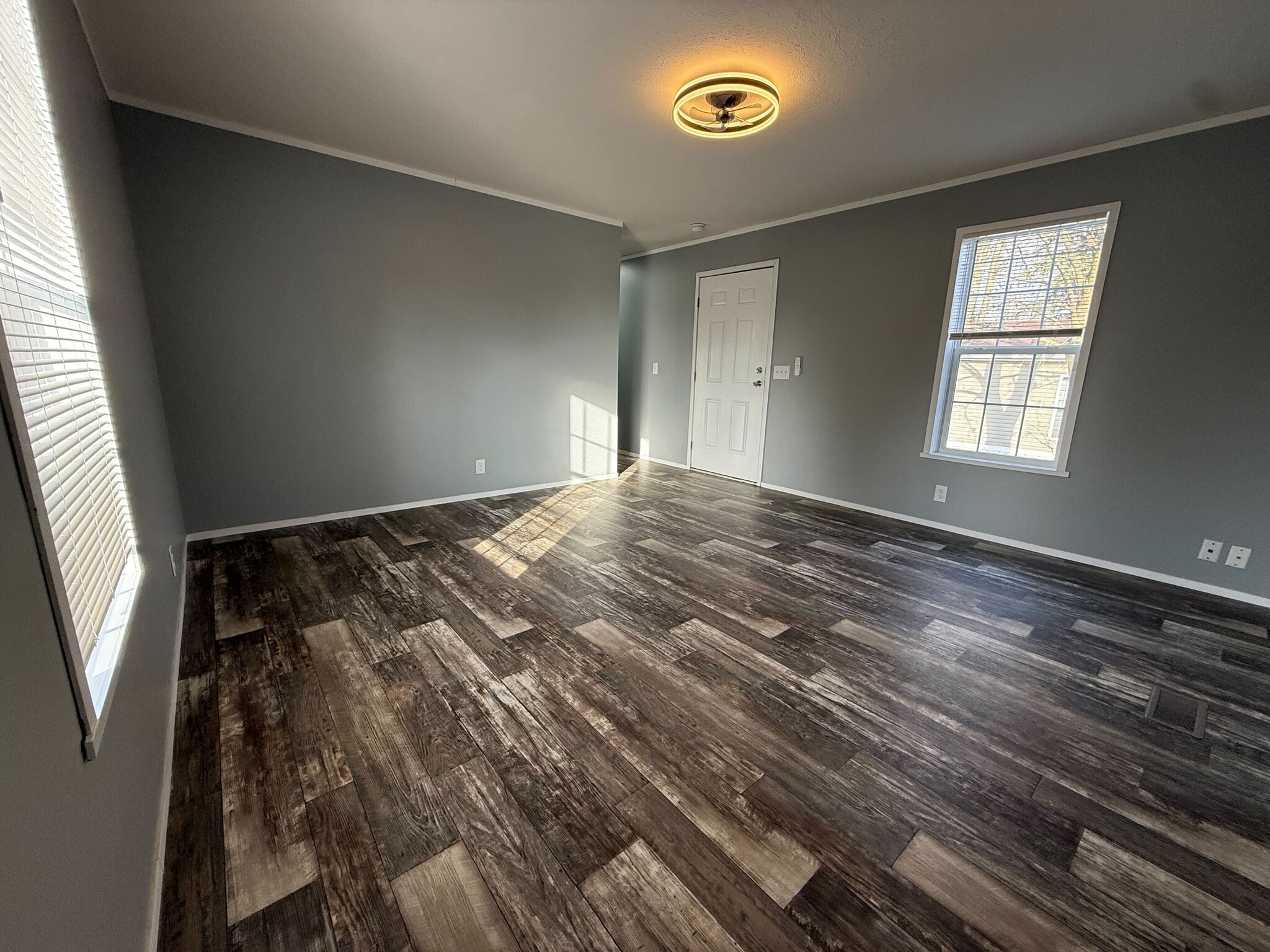 Building Photo - 11853 Cascade Cir