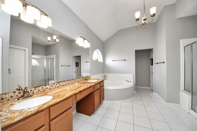 Building Photo - 922 Bayhill Dr