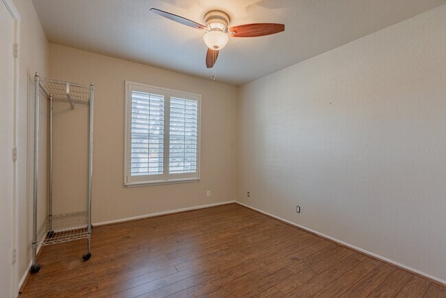 Building Photo - 8707 Holiday Dr