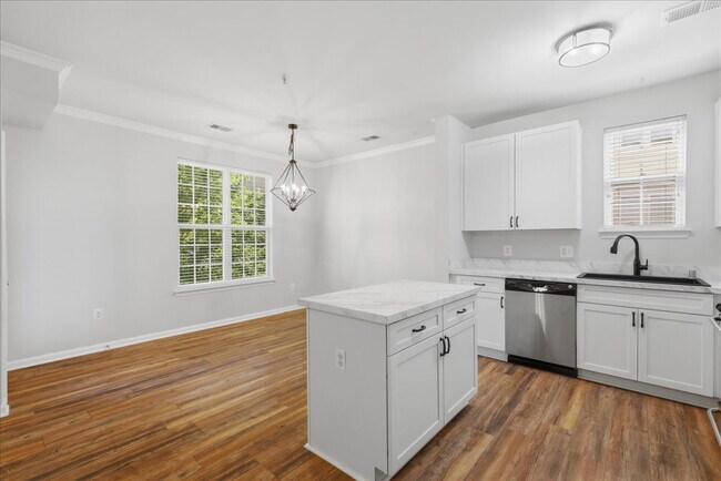 Building Photo - Elegant two bedroom and two bath Condo Living in the Heart of Potomac Falls