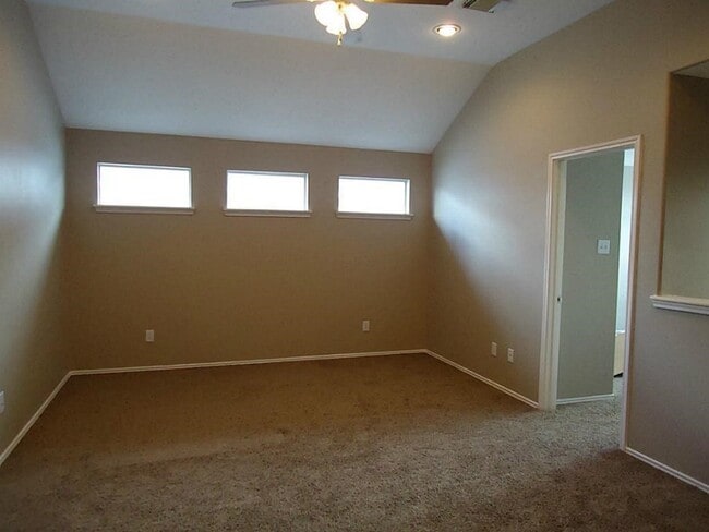 Building Photo - 11047 KNOBBLEY Oak Ct