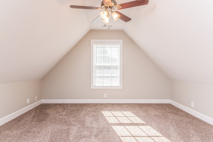 Building Photo - 220 Gatewood Dr