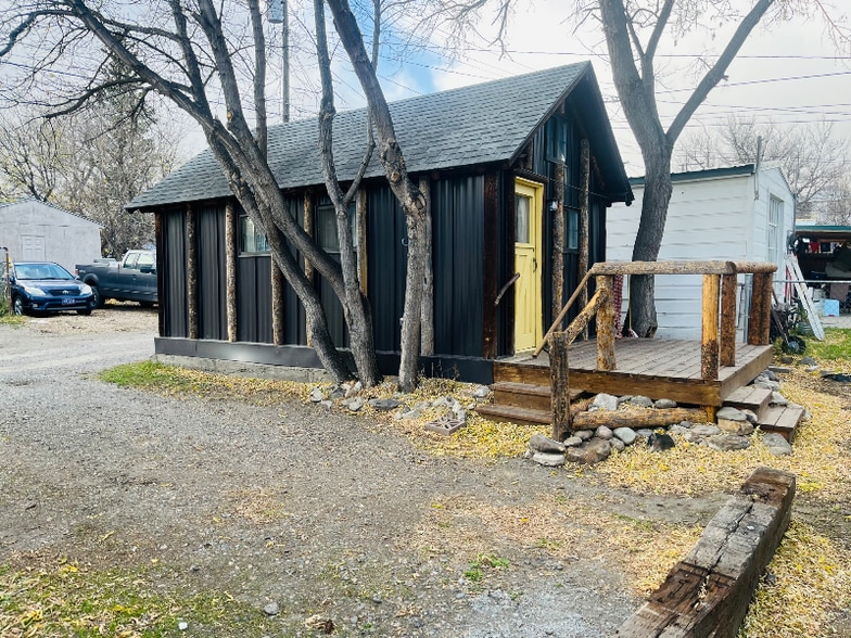 Building Photo - 216 S H St