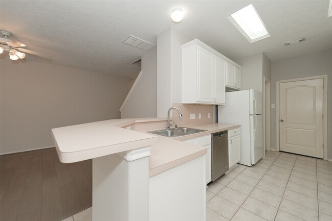 Building Photo - 14310 Mirkwood Ln