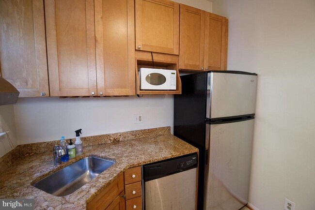 Building Photo - 1434 Potomac Ave SE