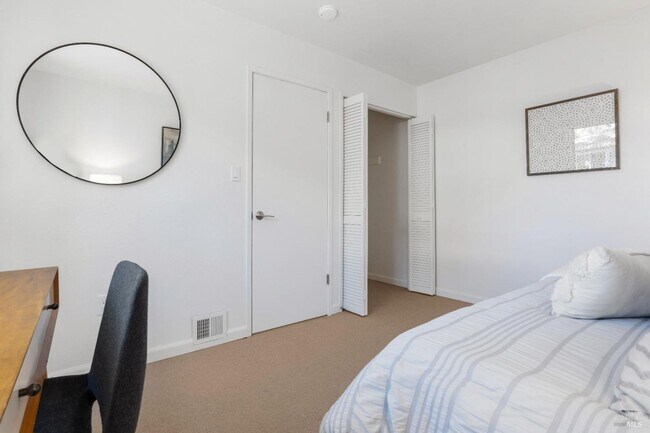 Building Photo - Lovely 2bd/1.5ba Townhome in Heart of San Anselmo