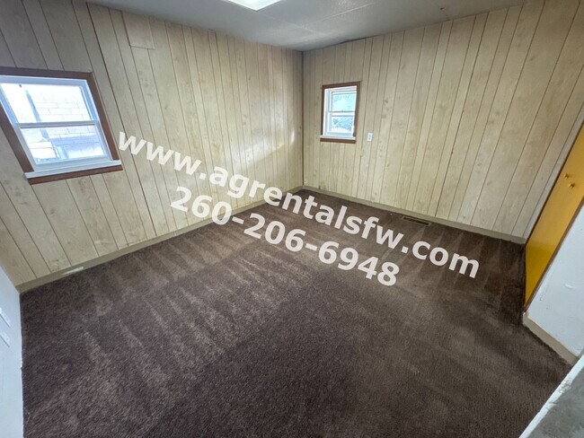 Building Photo - 1 Bedroom House