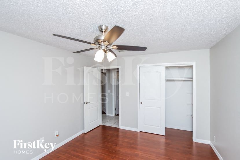 Building Photo - 738 Empress St SE