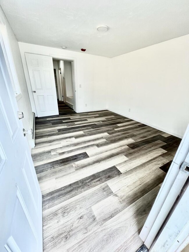 Building Photo - Brookside