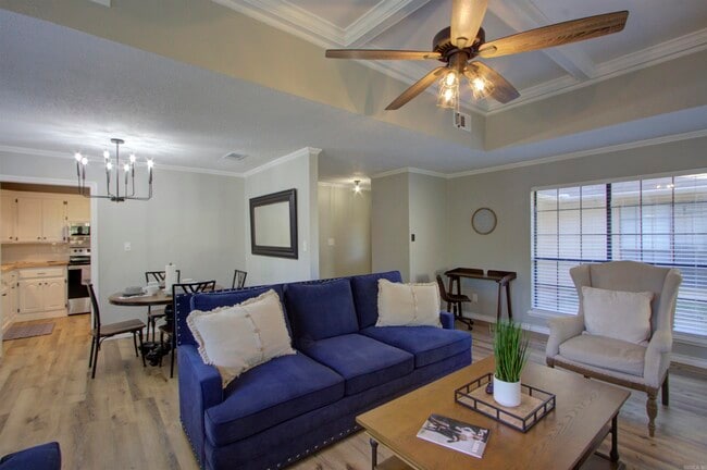 Building Photo - 5805 Sidney Dr