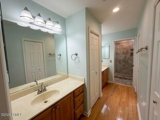 Building Photo - 1305 Rowland Dr