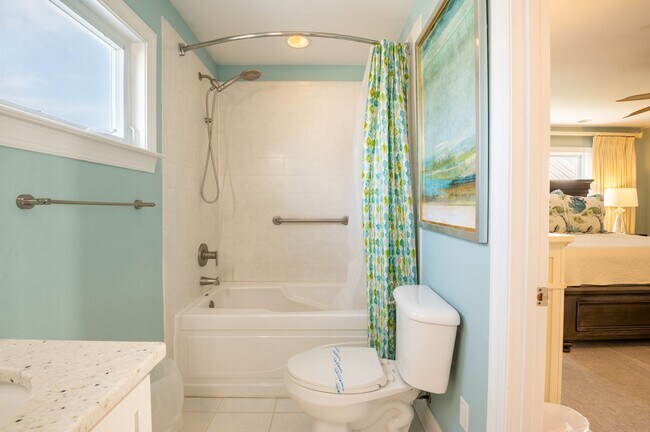 Building Photo - PERFECT SINGLE FAMILY OFF-SEASON MONTHLY R...