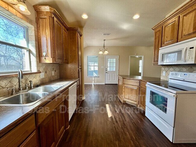 Building Photo - 208 W Franklin Ave