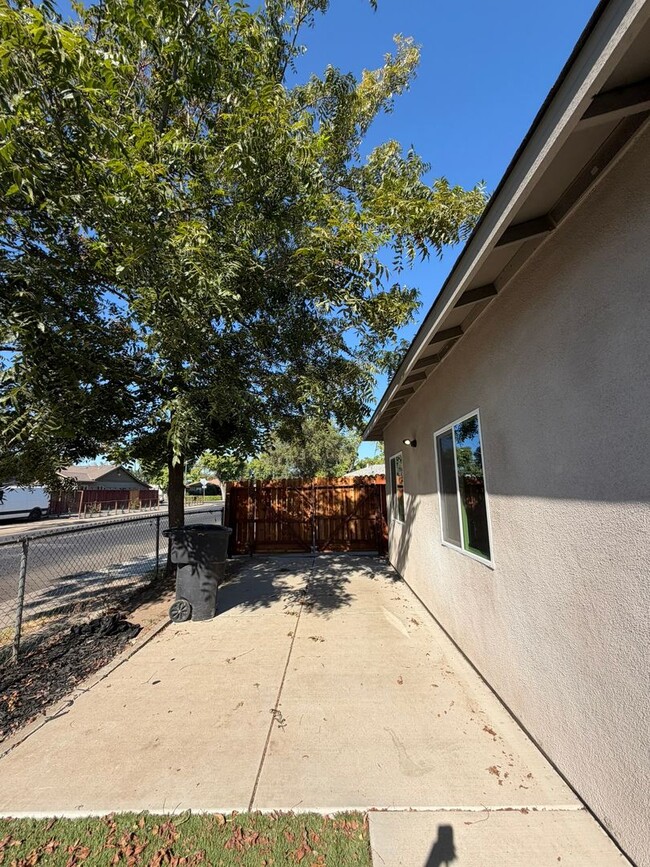 Building Photo - 1603 Concord Ave