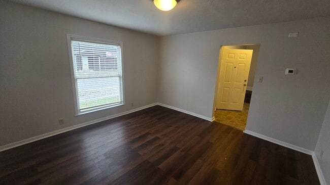 Building Photo - Spacious 4 Bed, 1.5 Bath! ($300 Off Move In Rent! Move in by 1/31!)