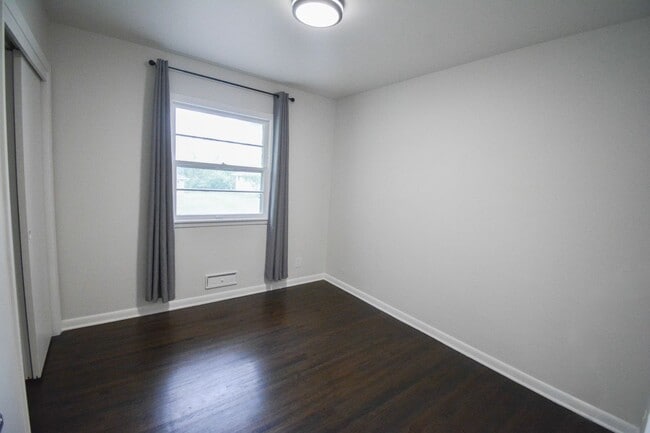 Building Photo - Updated 3 Bed 1.75 bath home in quiet location