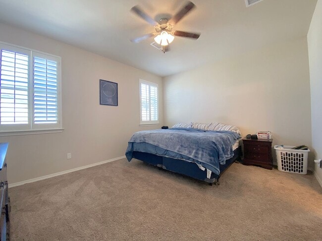 Building Photo - Gorgeous 4bed/3.5bath with 2 Master Bedrooms!