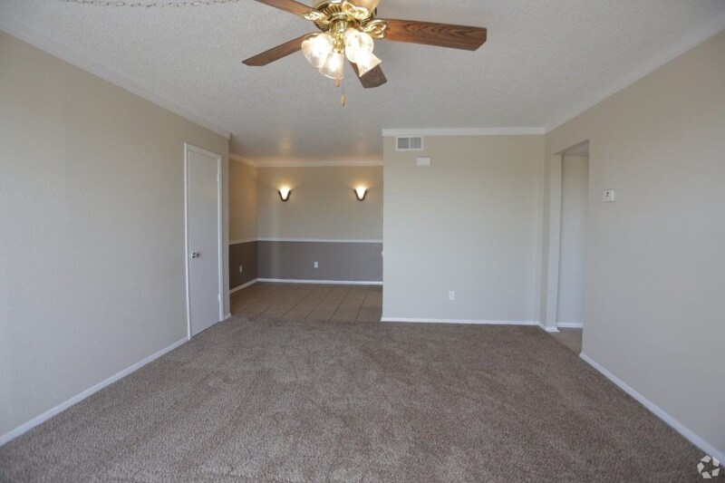 Building Photo - 4645 Ocean Dr