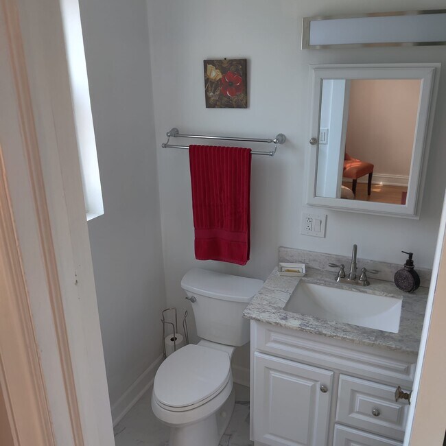 Building Photo - 6901 S Oglesby Ave