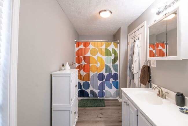 Building Photo - Prime Tremont Location | 2BR with Yard & Parking