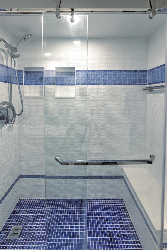 Building Photo - 2951 S Bayshore Dr