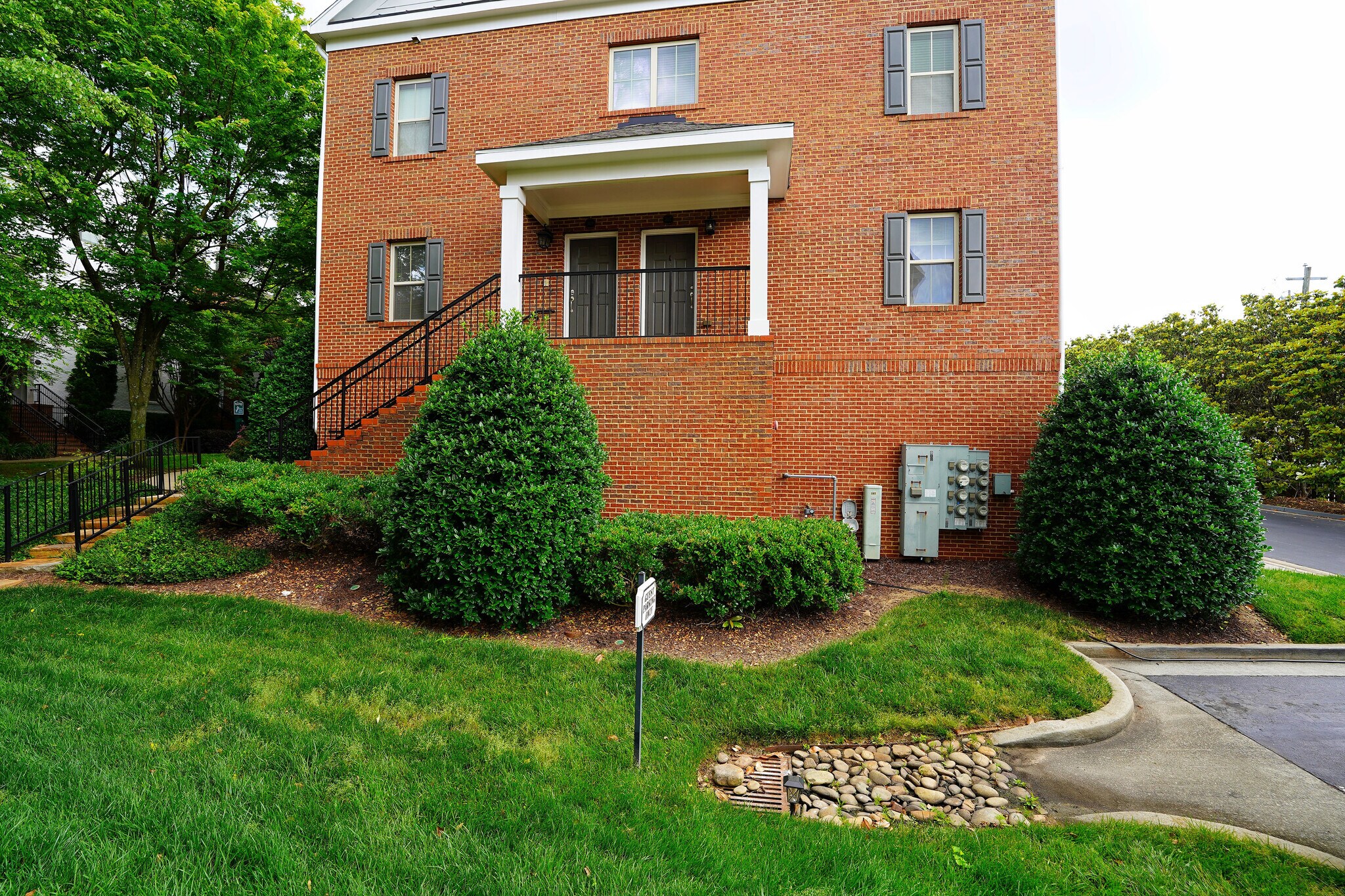 Building Photo - 307 Le Gran Bnd