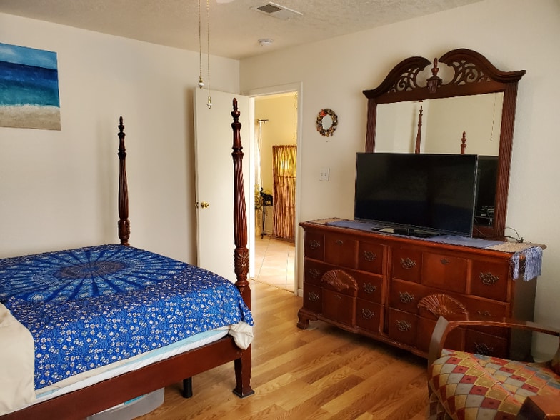 Building Photo - 332 Vista Del Angel SW