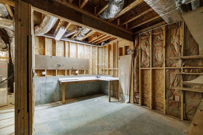 Building Photo - 580 Wolf Creek Trail