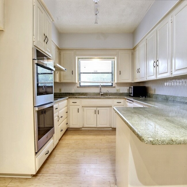 Building Photo - 5725 Ridgerock Ct