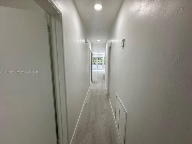Building Photo - 720 NE 70th St