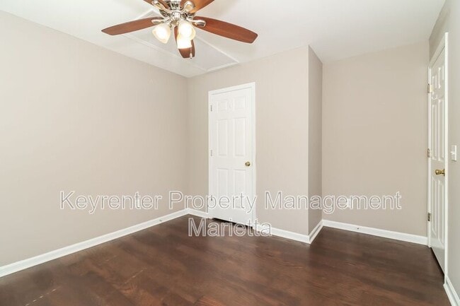 Building Photo - 2311 Parkside Walk