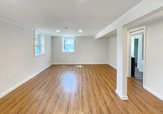 Building Photo - 7808 Crescent Ave