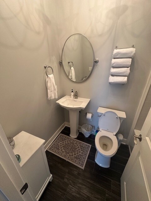 Hall Full Bathroom - 830 E Main St