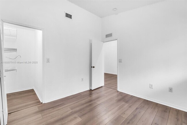 Building Photo - 1251 SE 31st Ct
