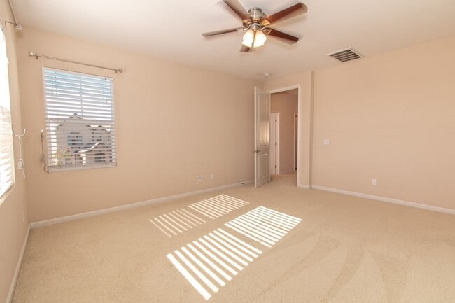 Building Photo - 4 Bed / 2.5 Bath Home with Premium Panoram...