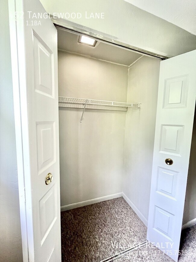 Building Photo - 452 Tanglewood Ln