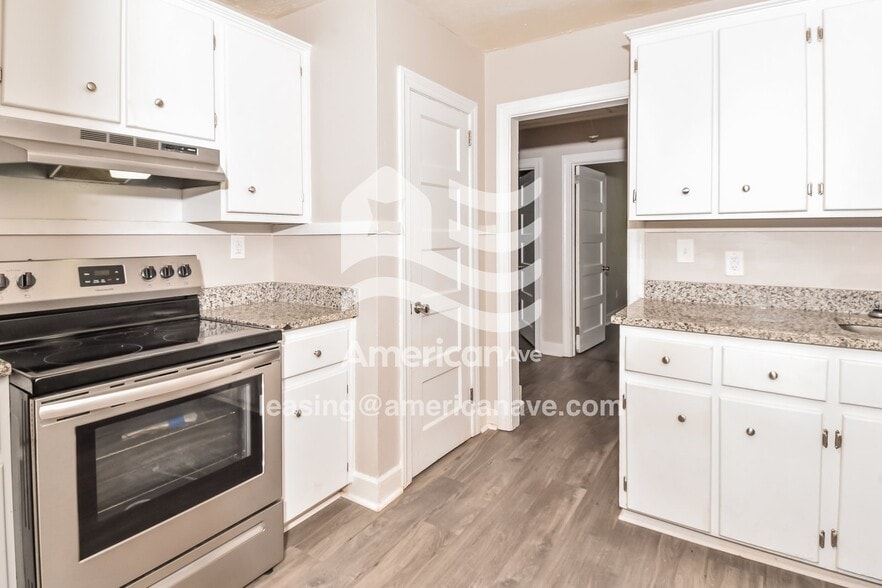 Building Photo - 2117 Roosevelt Dr