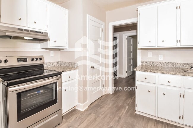 Building Photo - 2117 Roosevelt Dr