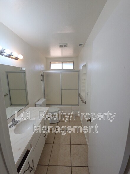 Building Photo - 26340 Harrisburg Dr