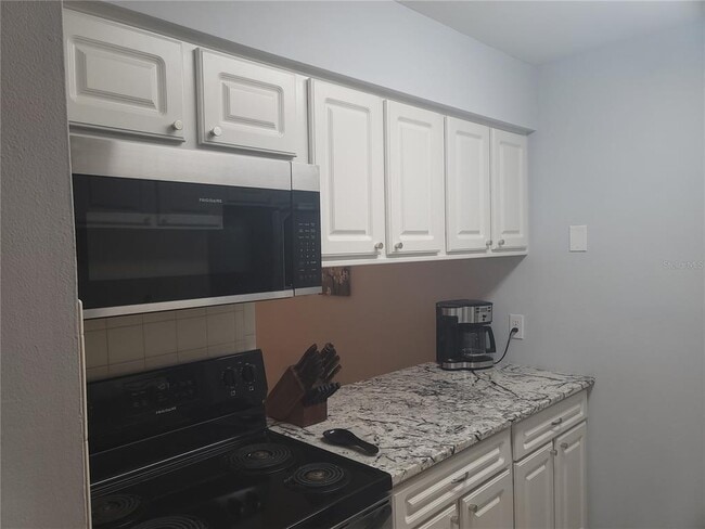 Building Photo - 4215 E Bay Dr