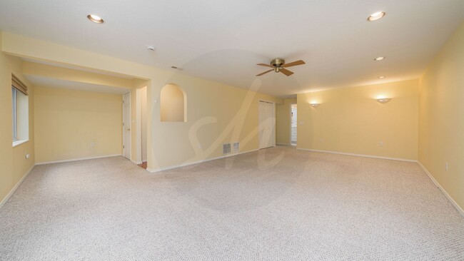 Building Photo - 8258 Cooper River Dr
