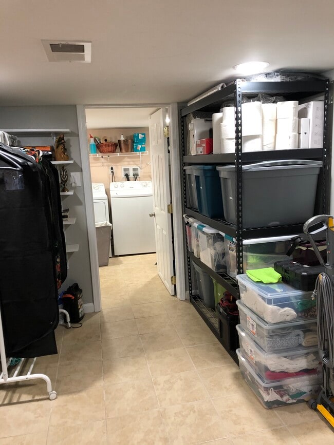 Building Photo - 524 Dudley St