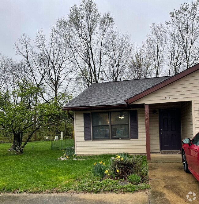 Building Photo - 1717 S Buffstone Ct