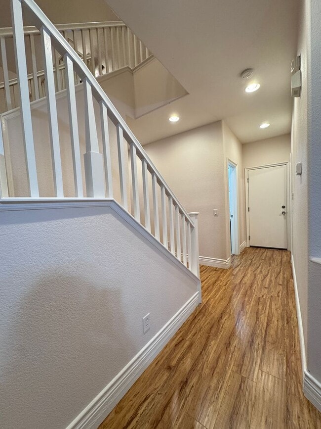 Building Photo - LUXURY LIVING • GOLF COURSE VIEW • GUARD-GATED COMMUNITY