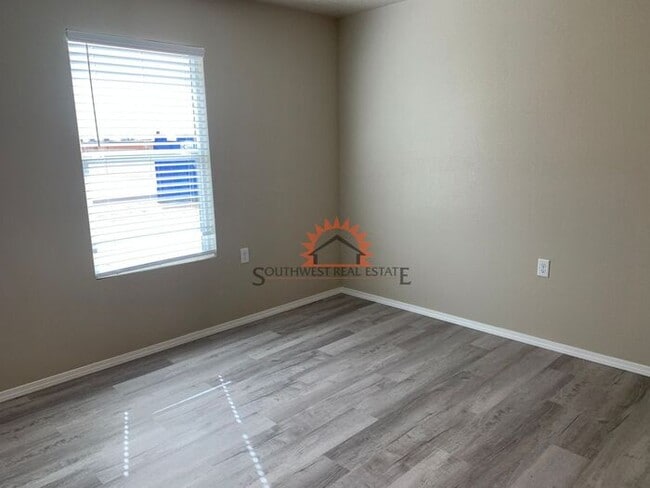 Building Photo - Brand new apartment.