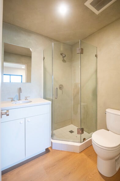 Building Photo - 4541 1/2 Melbourne Ave