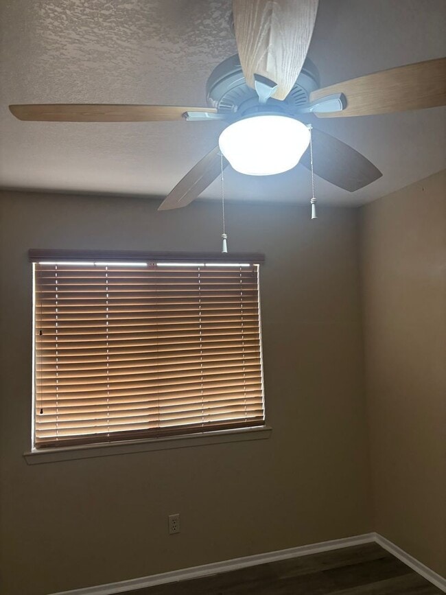 Building Photo - 22393 Little Beaver Rd