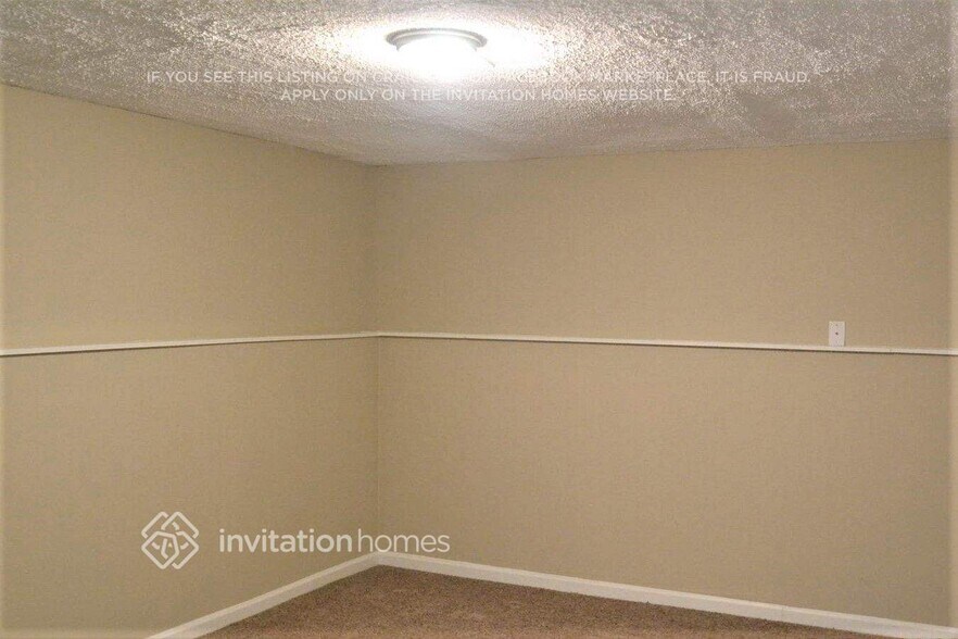 Building Photo - 802 Grindstone Pl SW