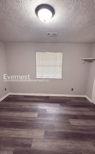 Building Photo - 596 Crestmont Ct