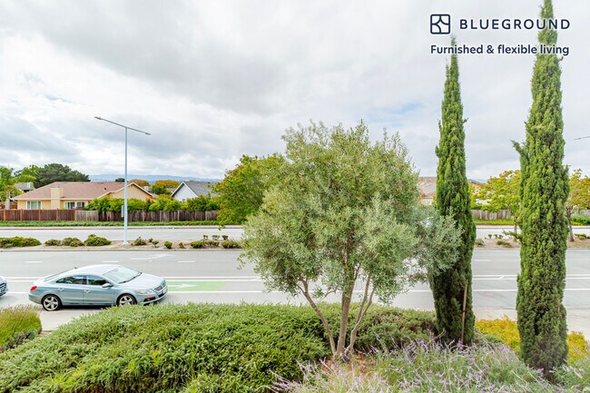 Building Photo - 644 Edgewater Blvd